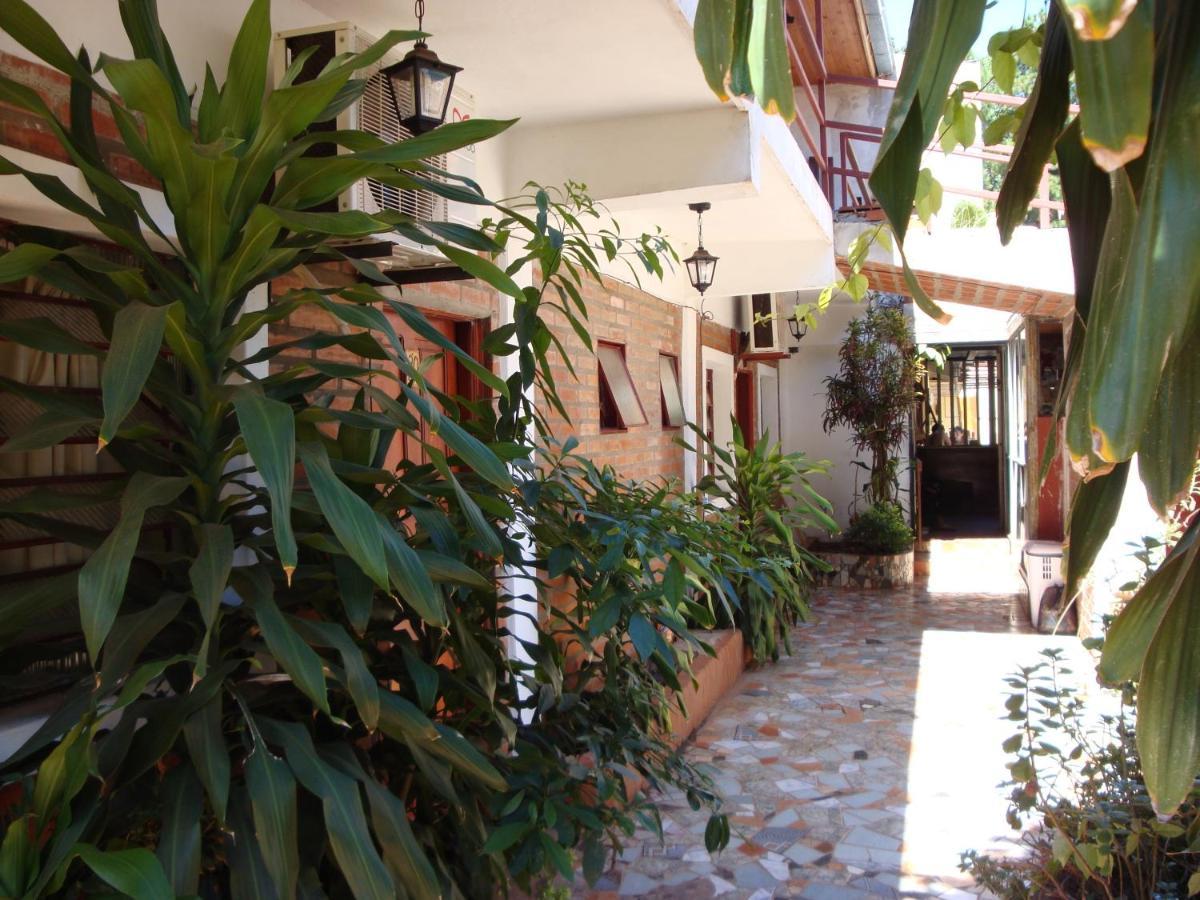 Residencial Uno Vandrerhjem Puerto Iguazú Eksteriør bilde